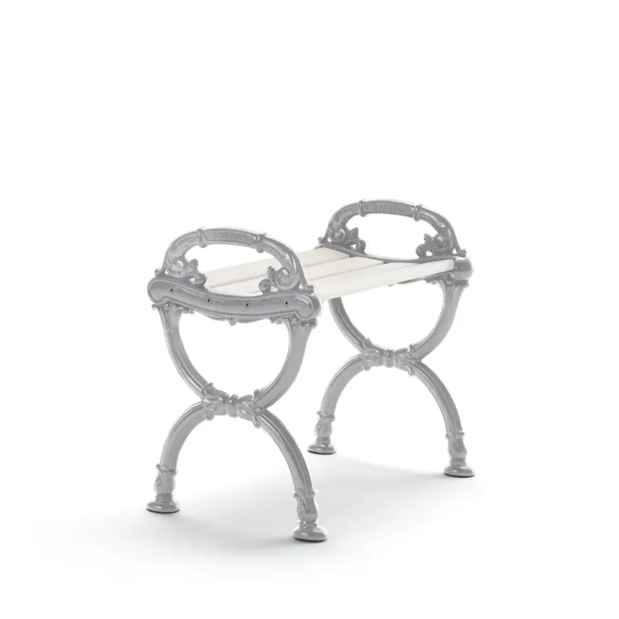 Byarum pall, Vit lack furu, rå aluminiumstativ^Byarums bruk Hot